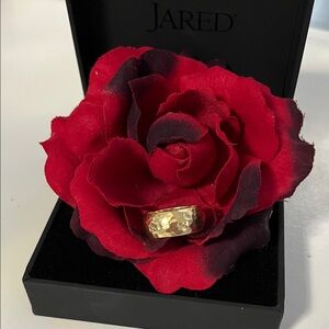 14 K Gold 6.35mm Hammered Design Ring Size 6 1/4